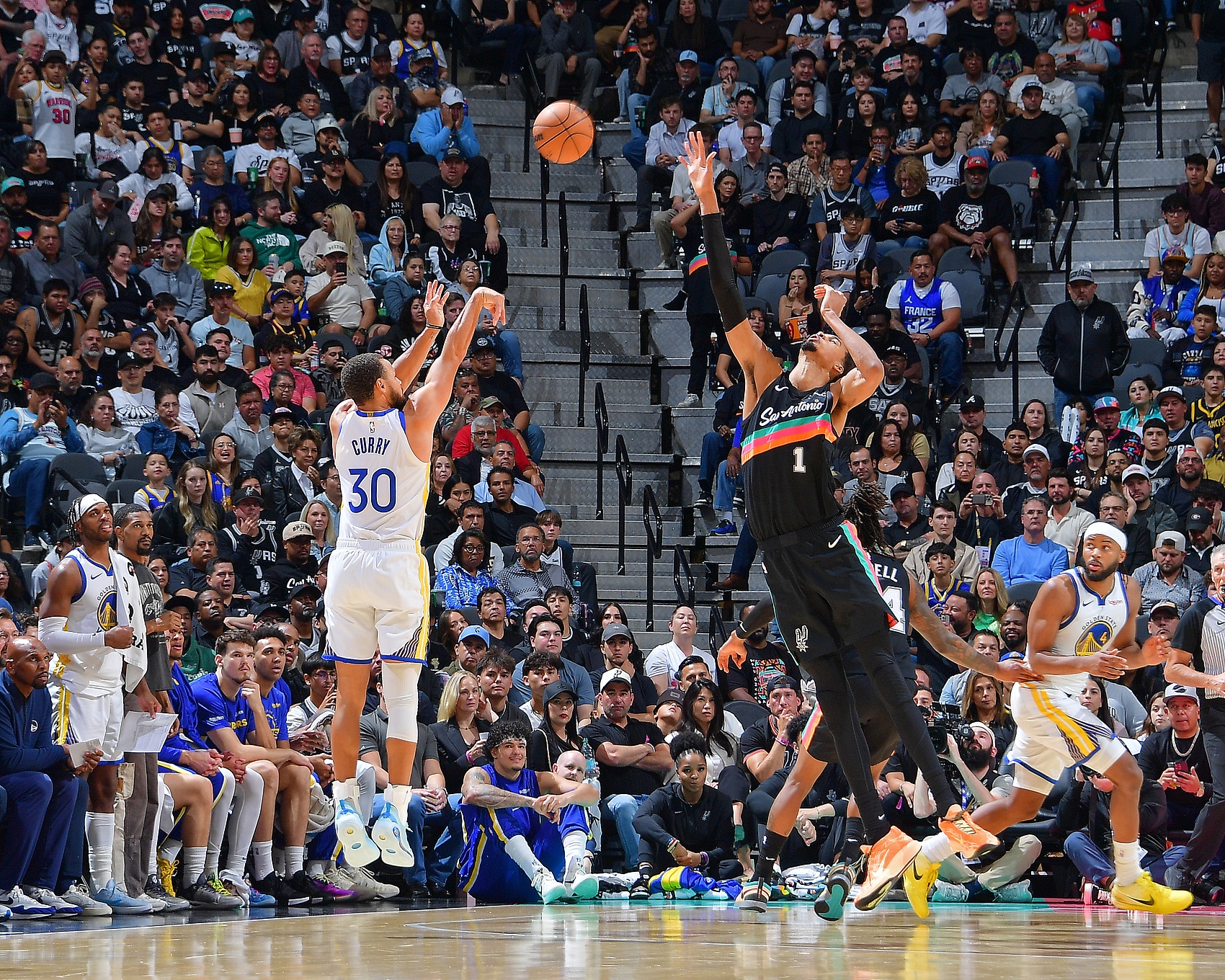 巴特勒报销勇士梦碎！美媒建议库里联手文班 福克斯&amp;索汉等成筹码